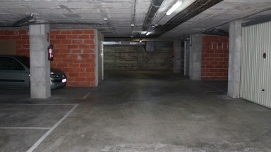 Plaça de pàrquing  situada al centre de La Vila.