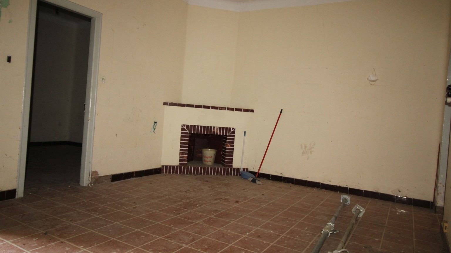 Casa en venta, para restaurar, con jardin. Zona Creu de la Mà.