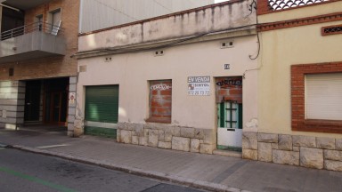 Casa en venta, para restaurar, con jardin. Zona Creu de la Mà.