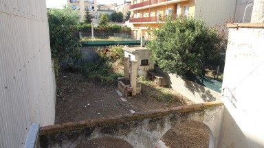 Casa en venta, para restaurar, con jardin. Zona Creu de la Mà.