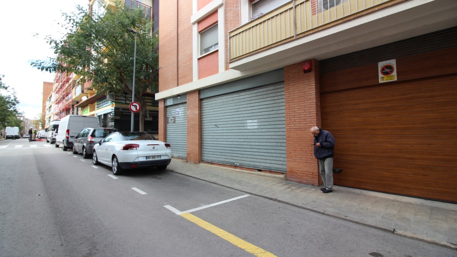 Local comercial en plein centre à 200m du port. Avec parking