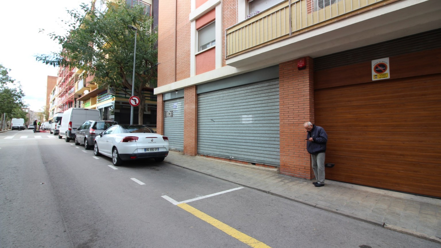 Local comercial en plein centre à 200m du port. Avec parking