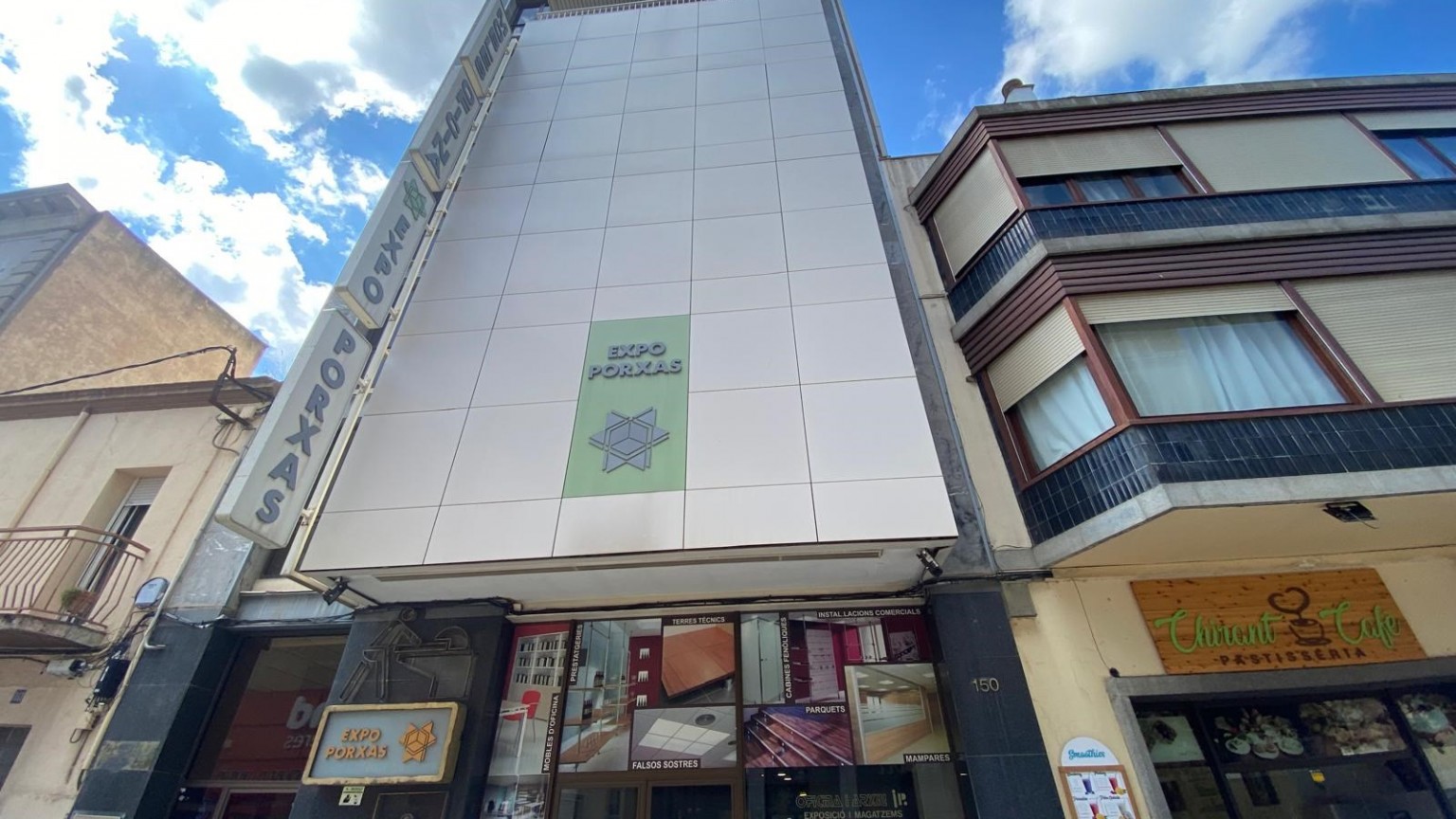 Local comercial de 250m2 a planta baixa.