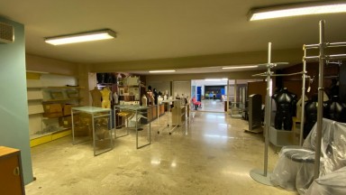 Local comercial de 250m2 a planta baixa.