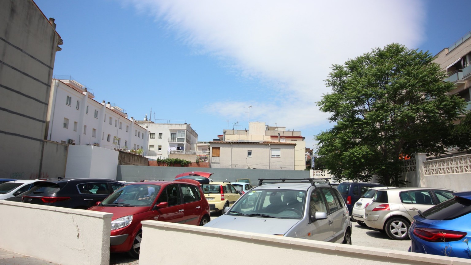 Land of 927m² for sale in the centre of Roses. 