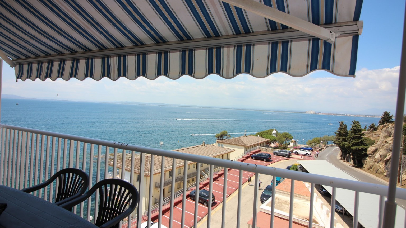 Apartamento con vistas al mar, de dos dormitorios. 