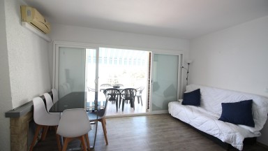 Apartamento con vistas al mar, de dos dormitorios. 