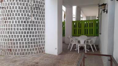 Casa adosada en venta, 2 plantas con patio, en Camallera.