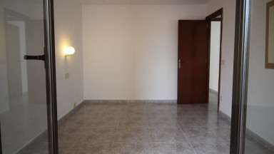 Casa adosada en venta, 2 plantas con patio, en Camallera.