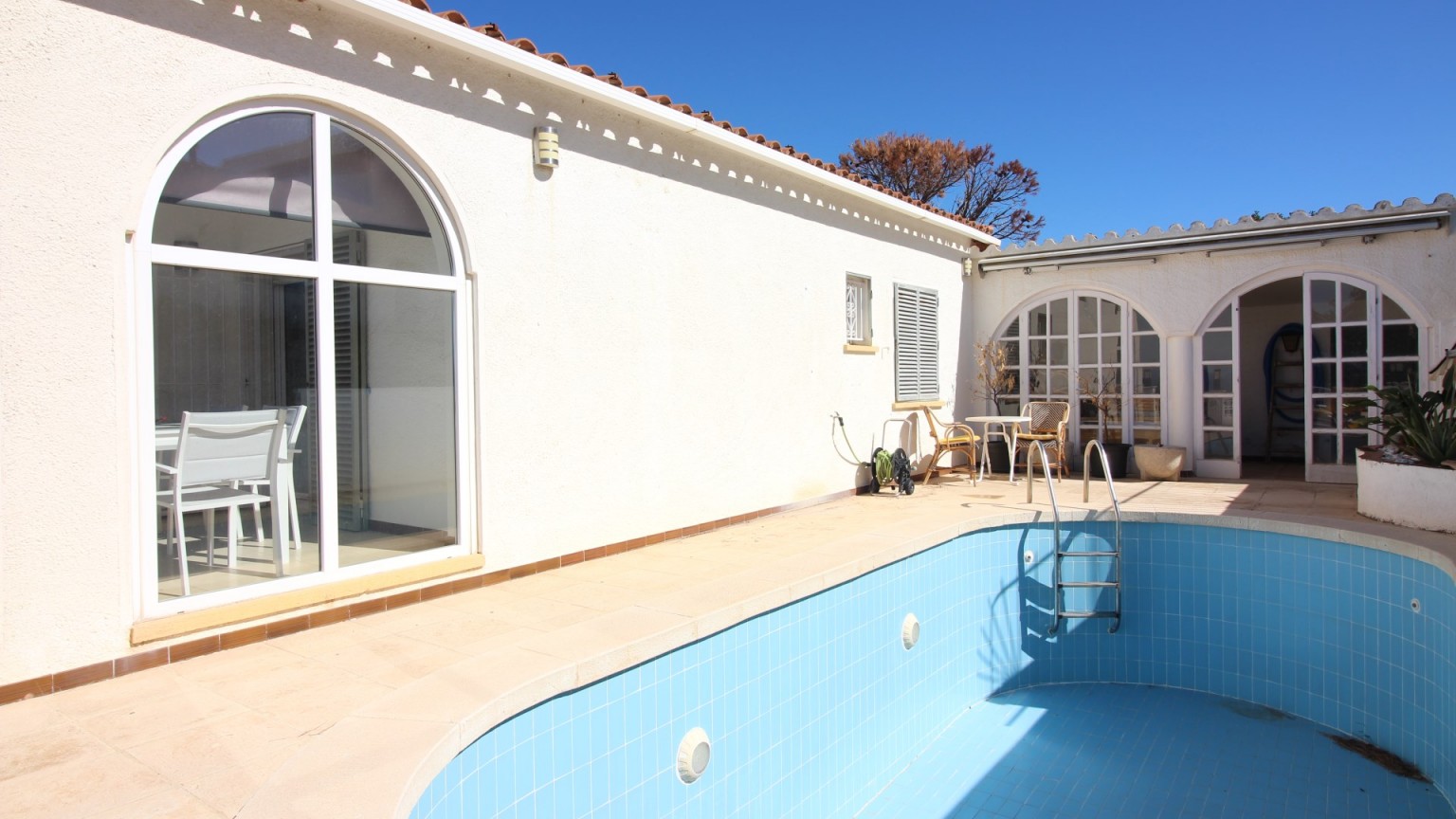 Casa en venta, con piscina y unas espectaculares vistas  a la Bahia de Roses