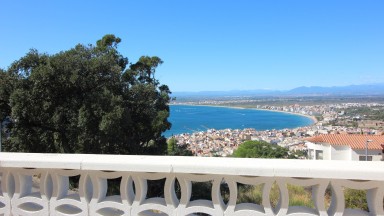 Casa en venta, con piscina y unas espectaculares vistas  a la Bahia de Roses