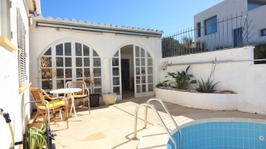 Casa en venta, con piscina y unas espectaculares vistas  a la Bahia de Roses