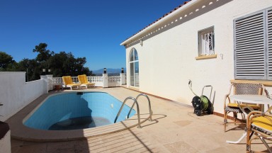 Casa en venta, con piscina y unas espectaculares vistas  a la Bahia de Roses