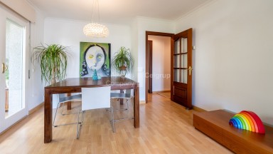  Penthouse for sale in the Devesa area of ​​Girona. Cozy 120m² penthouse, completely exterior and renovated.