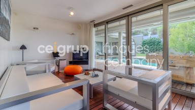 Magnífica casa aislada en venta, con jardin y piscina, en La Jonquera