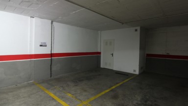 Parking et débarras à vendre situé au centre de Gérone.