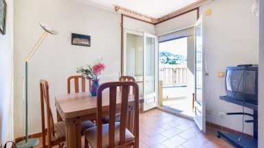 Flat for sale, centrally located y close to the beach.