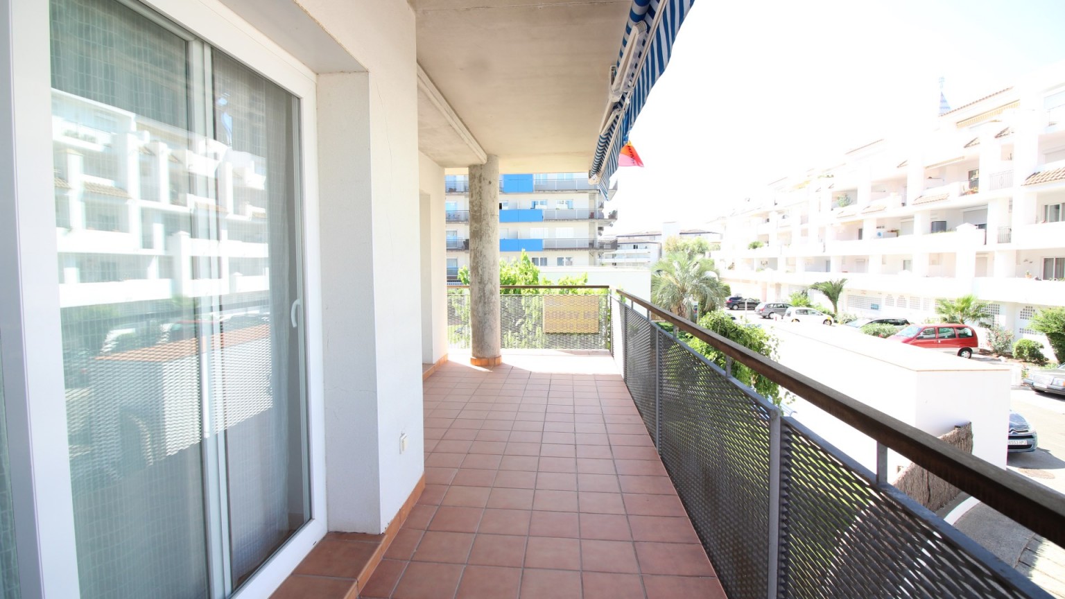 Apartament de lloguer a Sta. Margarida, amb 2 dormitoris, terrassa, pk i piscina comunitària.