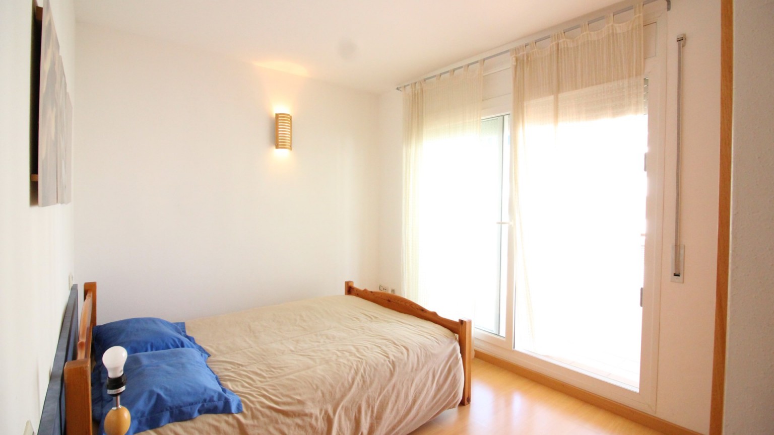 Apartament de lloguer a Sta. Margarida, amb 2 dormitoris, terrassa, pk i piscina comunitària.