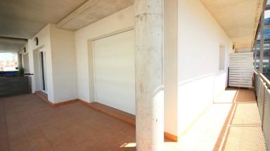 Apartamento de alquiler en Sta. Margarita, con 2 dormitorios, terraza , pk y piscina comunitaria.