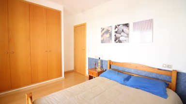 Apartament de lloguer a Sta. Margarida, amb 2 dormitoris, terrassa, pk i piscina comunitària.