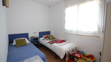 Apartament de lloguer a Sta. Margarida, amb 2 dormitoris, terrassa, pk i piscina comunitària.