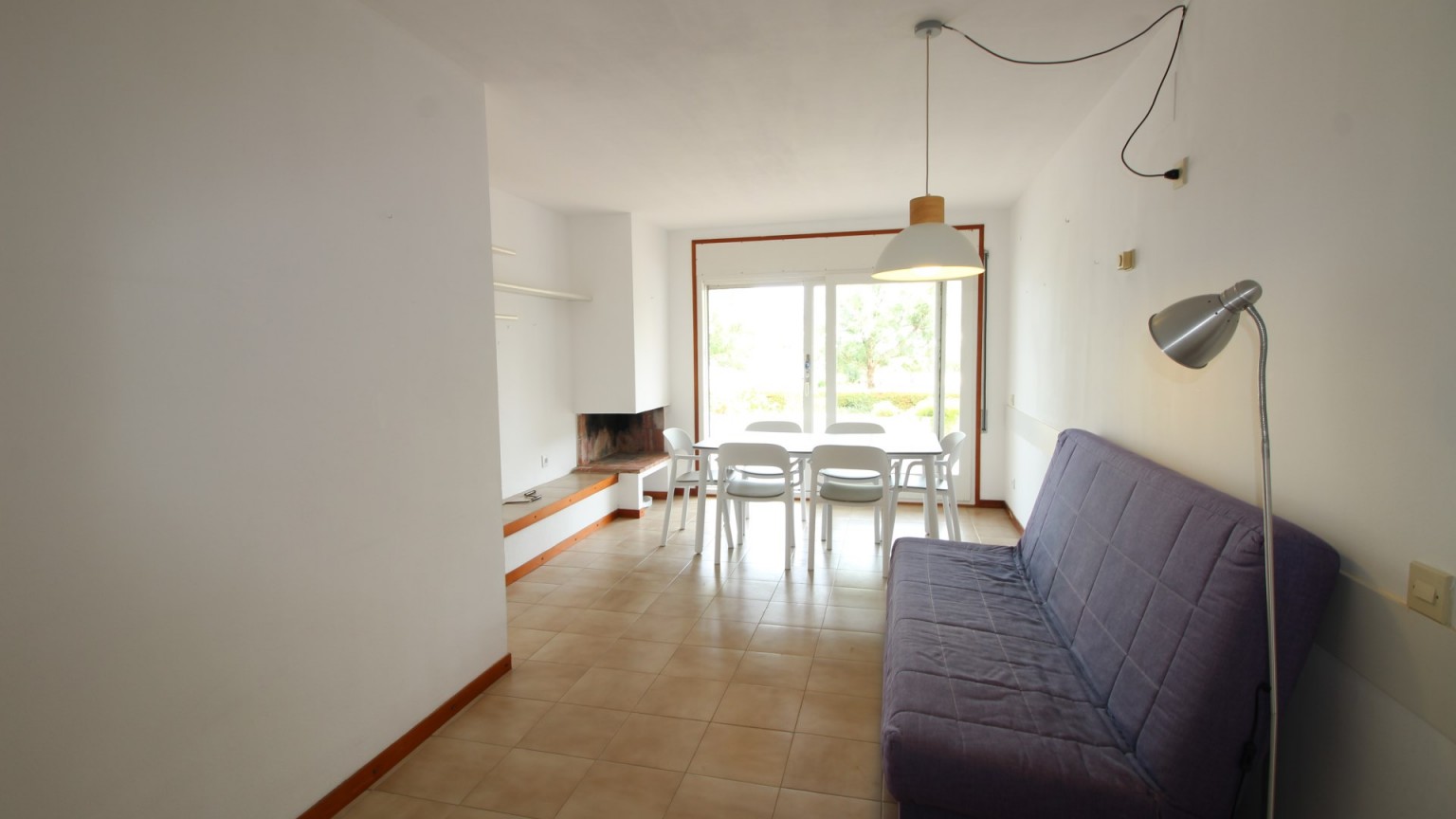 Magnificent apartment for rent on the ground floor on the front line of the sea in Sant Carles