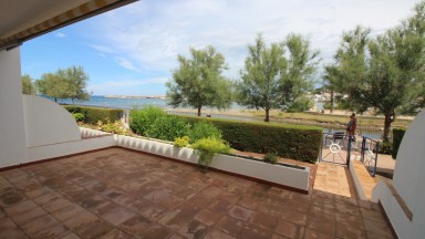 Magnificent apartment for rent on the ground floor on the front line of the sea in Sant Carles