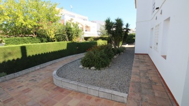 Magnificent apartment for rent on the ground floor on the front line of the sea in Sant Carles