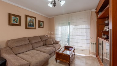 House for sale in the town of Maçanet de la Selva located in the El Molí urbanization.