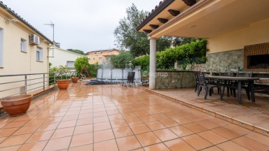 Casa en venda a la població de Maçanet de la Selva situada a la urbanització El Molí.