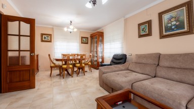 House for sale in the town of Maçanet de la Selva located in the El Molí urbanization.