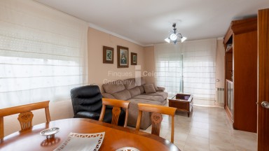 House for sale in the town of Maçanet de la Selva located in the El Molí urbanization.