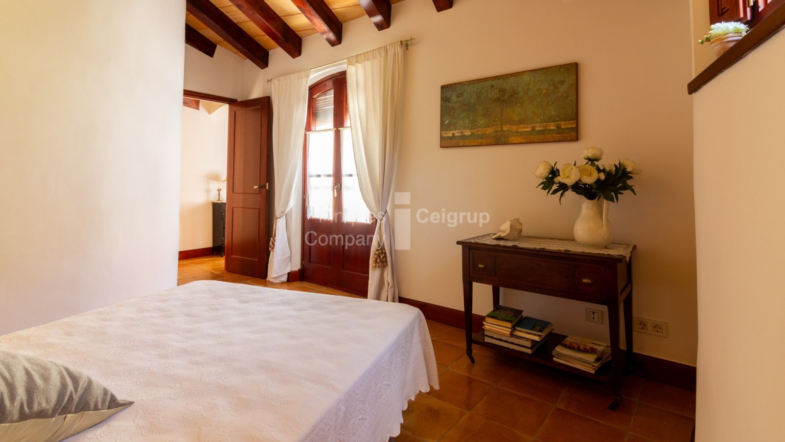 Charming house in the centre of Castelló d'Empúries with garage.