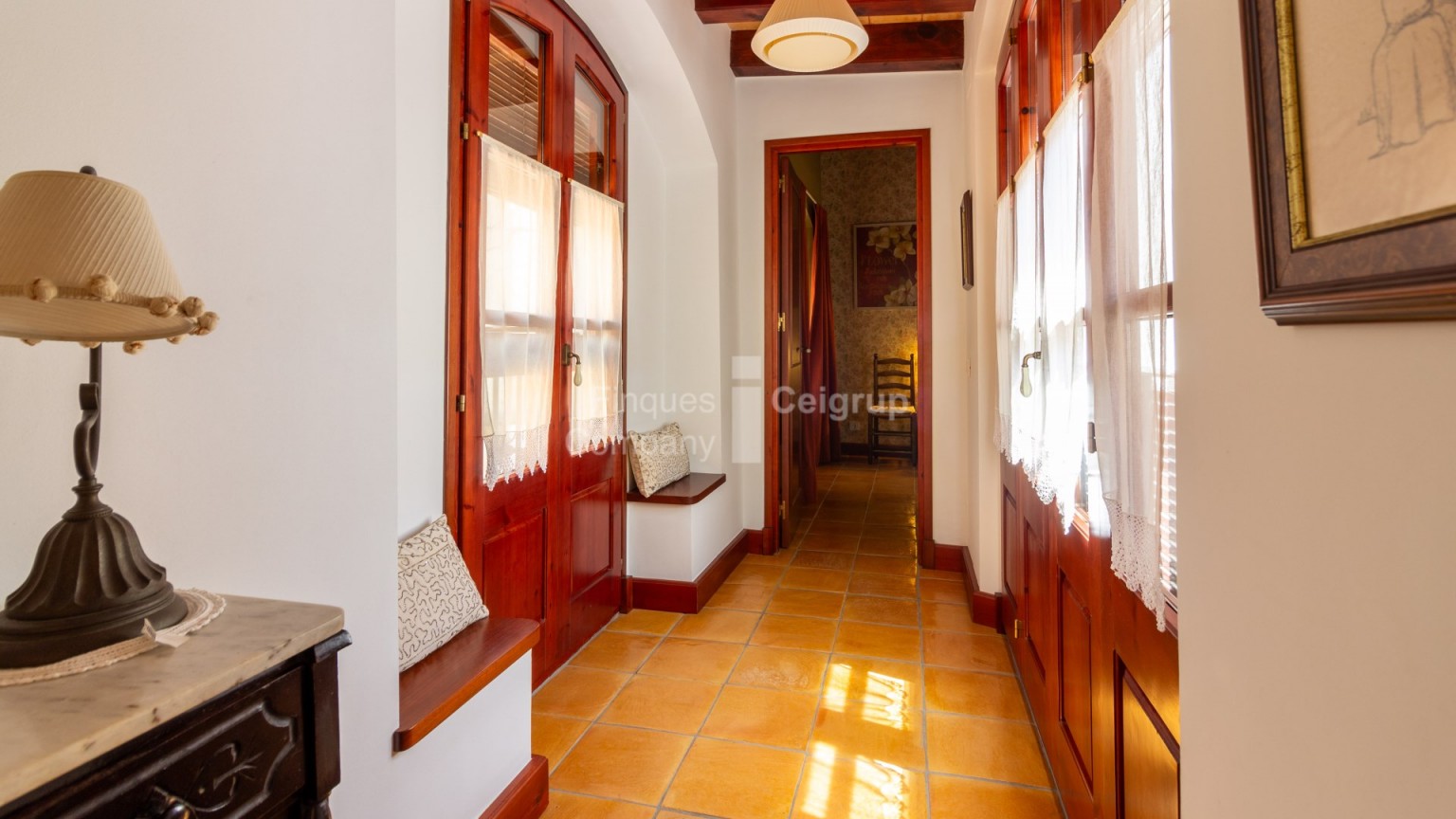 Charming house in the centre of Castelló d'Empúries with garage.