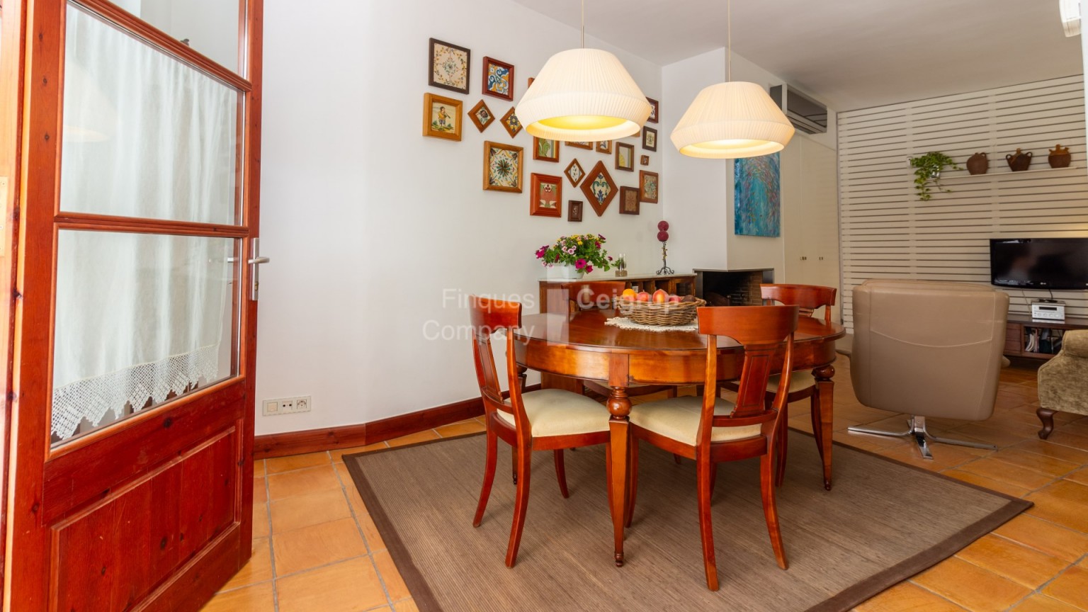 Charming house in the centre of Castelló d'Empúries with garage.