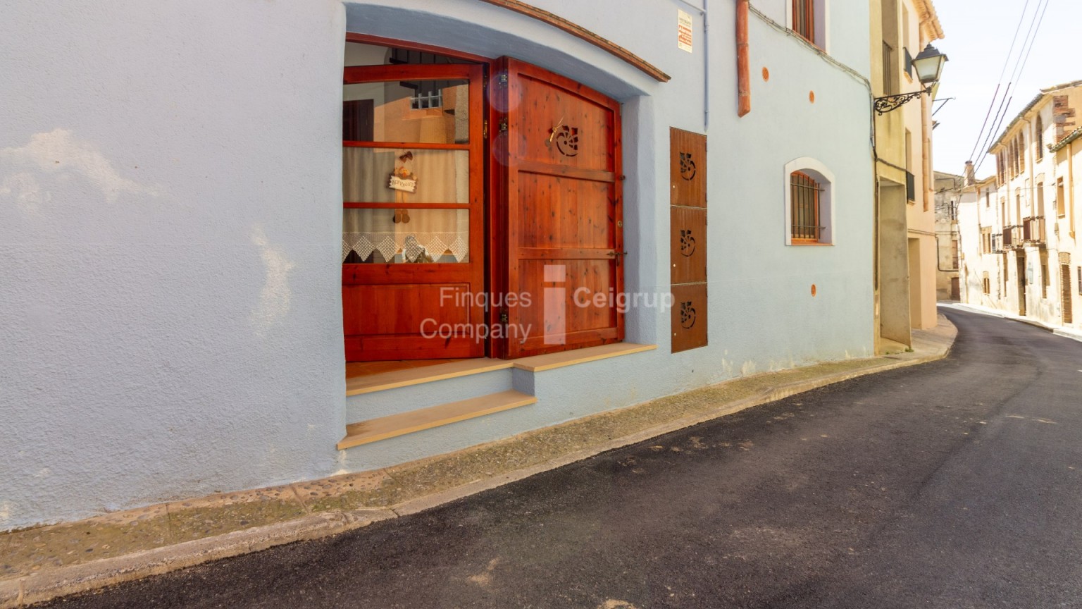 Charming house in the centre of Castelló d'Empúries with garage.