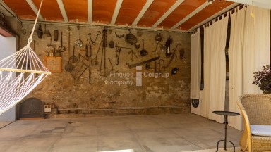 Charming house in the centre of Castelló d'Empúries with garage.