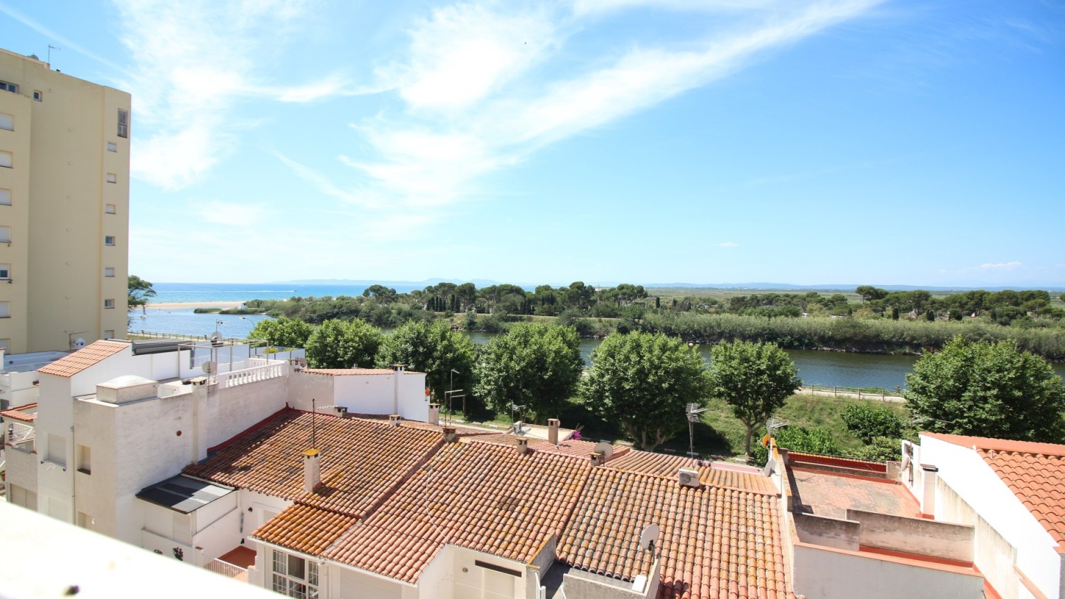 APPARTEMENT AVEC VUE AIGUAMOLLS DE L'EMPORDÀ.