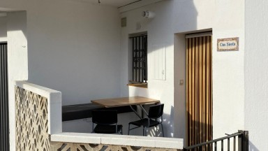 Bonito estudio en venta en primera línea de mar en Grifeu