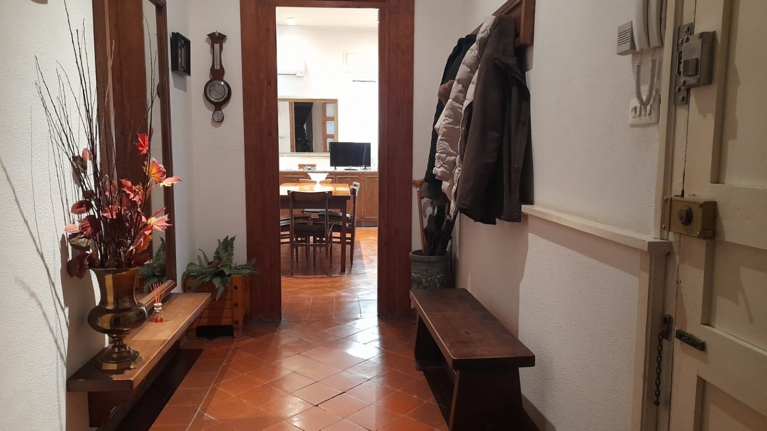 Centrally located flat for sale, with 3 bedrooms, a few metres from the Rambla.