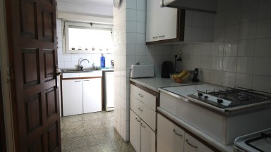 Centrally located flat for sale, with 3 bedrooms, a few metres from the Rambla.