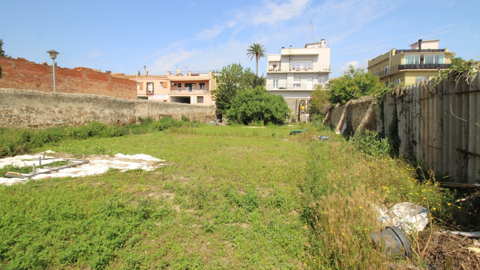 Urban building plot for sale in Castelló d'Empúries.