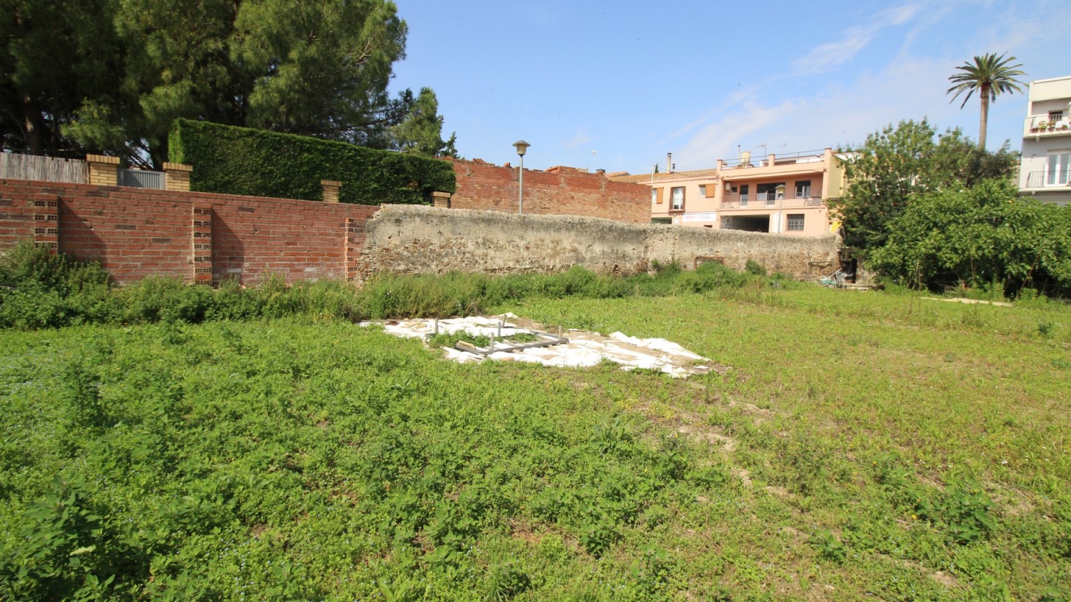 Solar urbano edificable en venta, en Castelló d'Empúries.