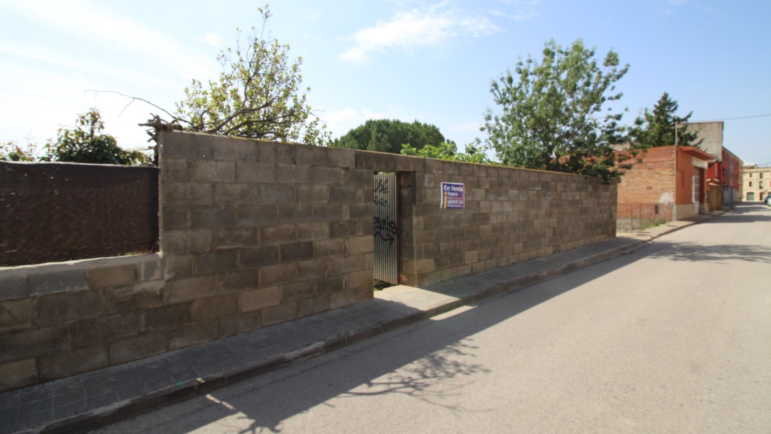 Urban building plot for sale in Castelló d'Empúries.