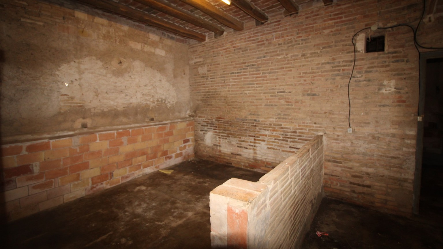 For sale 18th century farmhouse for restoration, in Castelló d'Empúries.