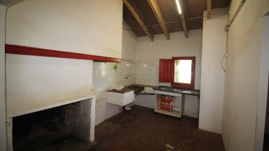 For sale 18th century farmhouse for restoration, in Castelló d'Empúries.