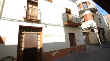 Edificio céntrico a reformar.