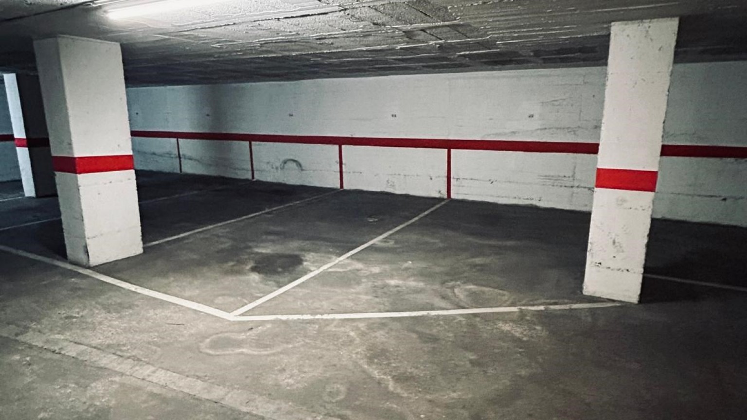 Parking à vendre avec un très bon accès, situé dans le quartier de l'Eixample.