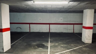 Parking à vendre avec un très bon accès, situé dans le quartier de l'Eixample.